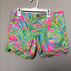 Lilly Pulitzer scalloped shorts w/ palm print